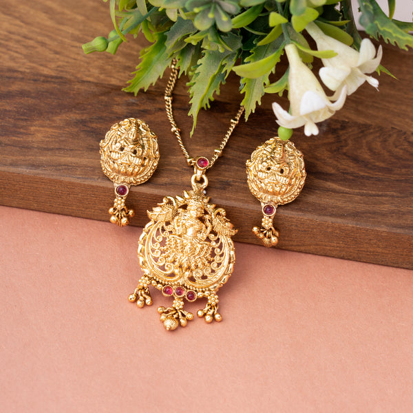 GOLDEN PADMA CHAIN PENDANT SET