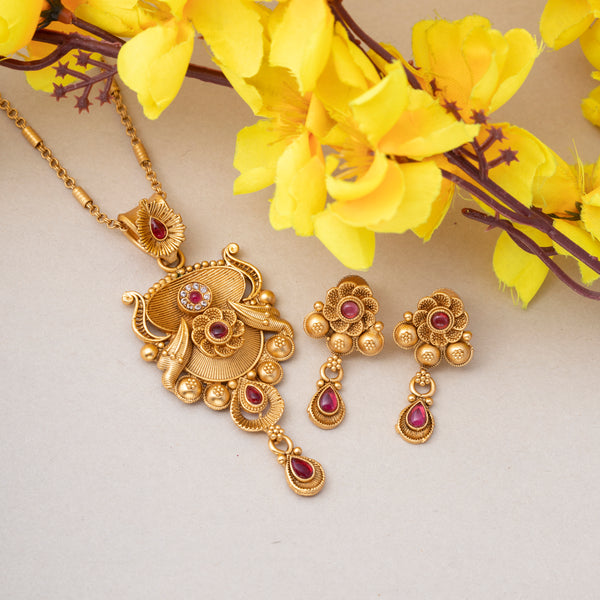 GOLDEN KIRTI CHAIN PENDANT SET